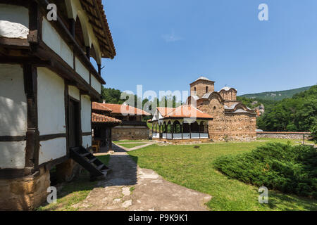 Panorama der mittelalterlichen Poganovo Kloster des Hl. Johannes des Theologen, Serbien Stockfoto