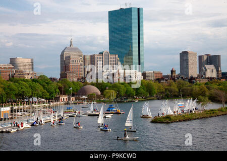 Segeln Charles River in Boston, MA Stockfoto