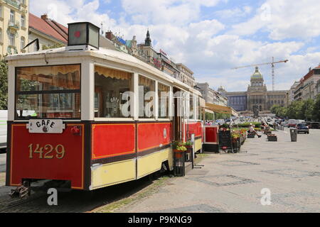 Cafe Tramvaj 11 und das Nationalmuseum, der Wenzelsplatz, Nové Město (Neustadt), Prag, Tschechien (Tschechische Republik), Europa Stockfoto