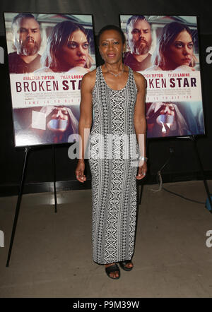 Hollywood, Ca. 18 Juli, 2018. Barbara Eve Harris, an der Los Angeles Premiere von Broken Star in den TCL Chinesisch 6 Theater in Hollywood, Kalifornien am 18. Juli 2018. Credit: Faye Sadou/Medien Punch/Alamy leben Nachrichten Stockfoto