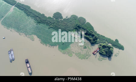 Ningbo, China. 19. Juli 2018. Luftaufnahmen von hongze See in Huai'an, der ostchinesischen Provinz Jiangsu. Credit: SIPA Asien/ZUMA Draht/Alamy leben Nachrichten Stockfoto