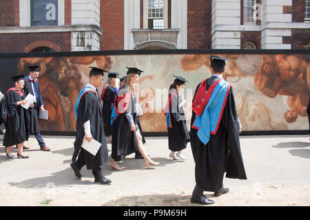 London, Großbritannien. Juli 2018 19. Schüler besuchen eine Abschlussfeier an der Universität von Greenwich an einem heißen feuchten Tag in Greenwich als die Hitzewelle andauert Credit: Amer ghazzal/Alamy leben Nachrichten Stockfoto