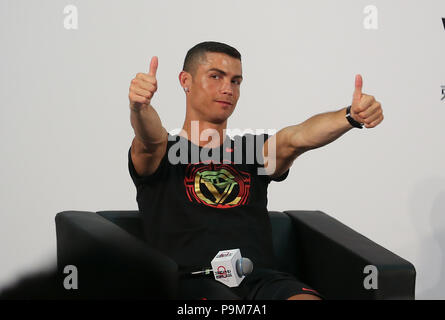 Peking, China. 19. Juli 2018. Portugiesische Fußballspieler Cristiano Ronaldo Gesten, wie er eine Werbeveranstaltung in Peking, der Hauptstadt von China besucht, am 19. Juli 2018. Quelle: Cao kann/Xinhua/Alamy leben Nachrichten Stockfoto