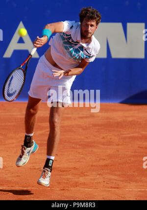 Umag, Kroatien, Umag: Robin Haase von Holland dient der Martin Klizan der Slowakei während der Singles match Klizan v Haase bei der ATP 29 Plava laguna Kroatien Umag Turnier am am Goran Ivanisevic ATP-Stadion, am 19. Juli 2018 in Umag. Quelle: Andrea Spinelli/Alamy leben Nachrichten Stockfoto