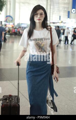 Peking, China. 19. Juli 2018. Chinesische Modell SUI ist er am Flughafen Peking entdeckt. Credit: SIPA Asien/ZUMA Draht/Alamy leben Nachrichten Stockfoto