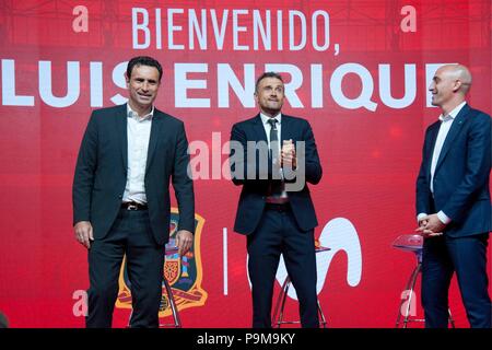 Luis Enrique Martínez, ehemaliger Trainer von Barcelona, als der neue Trainer von Spanien an der Ciudad Del Futbol de Las Rozas, Madrid, Spanien, 19. Juli 2018. Quilez/711/Cordon drücken Sie Luis Rubiales, Präsident der RFEF und José Francisco Molina, neuen Sport Direktor Stockfoto