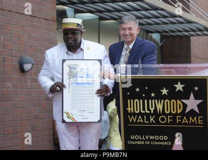 Los Angeles, Kalifornien, USA. 19. Juli 2018. Hollywood Handelskammer, Präsident/CEO Leron Gubler besucht Cedric The Entertainer Stern ehren Zeremonie auf dem Hollywood Walk of Fame in Los Angeles, 19. Juli 2018. Credit: Ringo Chiu/ZUMA Draht/Alamy leben Nachrichten Stockfoto