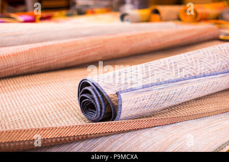Bild der Wicker organische Bambus Teppiche am inneren Shop Stockfoto