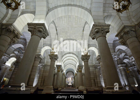 Die Almudena-kathedrale (Catedral de la Almudena), Madrid, Spanien Stockfoto