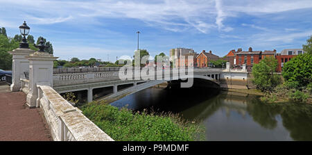 Weiße Brücke über den Mersey River in Bridgefoot, Warrington, Cheshire, North West England, UK, WA 1 1 WA Stockfoto