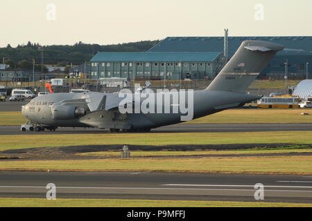 93-0604, eine Boeing C-17A Globemaster III betrieben von der United States Air Force (USAF), am Flughafen Prestwick, Ayrshire. Stockfoto