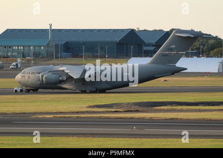 93-0604, eine Boeing C-17A Globemaster III betrieben von der United States Air Force (USAF), am Flughafen Prestwick, Ayrshire. Stockfoto