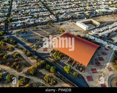 Vista aérea del polifuncional Ana Gabriela Guevara, Centro Ecológico, CEDES y la colonia Cuahutemoc de Hermosillo Foto: (NortePhoto/LuisGutierrez) ... Keywords: dji, Aérea, djimavic, mavicair, Luftbild, Luftaufnahmen, Paisaje Urbano, fotografia, Foto aérea Aérea, urbanístico, Urbano, urban, Plano, arquitectura, arquitectura, Diseño, Diseño arquitectónico, arquitectónico, Urbe, Ciudad, Kapital, Luz de Dia, dia Urbe, Ciudad, Hermosillo, urbane Landschaft, Landschaft urban Stockfoto