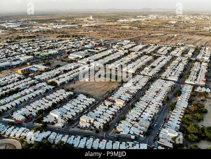 Vista aérea del polifuncional Ana Gabriela Guevara, Centro Ecológico, CEDES y la colonia Cuahutemoc de Hermosillo Foto: (NortePhoto/LuisGutierrez) ... Keywords: dji, Aérea, djimavic, mavicair, Luftbild, Luftaufnahmen, Paisaje Urbano, fotografia, Foto aérea Aérea, urbanístico, Urbano, urban, Plano, arquitectura, arquitectura, Diseño, Diseño arquitectónico, arquitectónico, Urbe, Ciudad, Kapital, Luz de Dia, dia Urbe, Ciudad, Hermosillo, urbane Landschaft, Landschaft urban Stockfoto