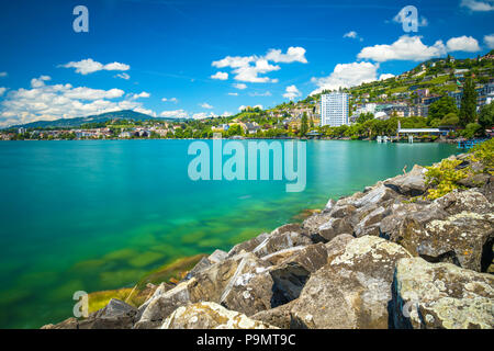 MONTREUX, Schweiz - 01 Mai - Panorama Villeneuve Stadt mit Schweizer Alpen, den Genfer See und Weinberg auf Lavaux, Kanton Waadt, Switzerlan Stockfoto