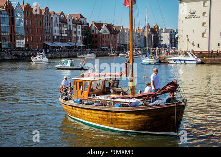 Danzig, Polen - 8. Juli 2018. Segelschiffe Parade am Fluss Mottlau während der 22. Ausgabe der Baltic Sail im Golf von Danzig, Polen. Stockfoto