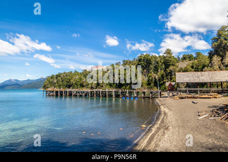 Pier am Arrayanes Nationalpark - Villa La Angostura, Patagonien, Argentinien Stockfoto