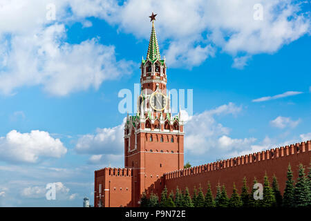 Spasskaja Turm am Roten Platz in Moskau, Russland Stockfoto