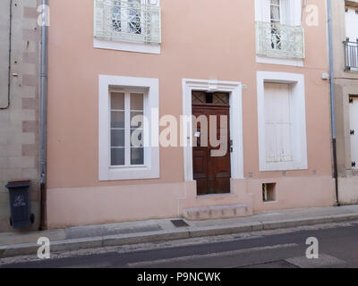 Die alte Apotheke Shop in Magalas, südlich von Frankreich wurde in eine schöne große Familie Haus restauriert Stockfoto