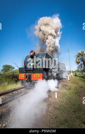 Eine Garratt Dampflokomotive der Victoria Falls Brücke. Simbabwe Stockfoto