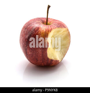 Eine Gala Apfel gebissen auf weißem Hintergrund Stockfoto