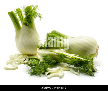 Florenz Fenchel auf weißem Hintergrund zwei Glühlampen und frische Schichten isoliert Stockfoto