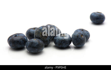 Bog Blaubeeren auf weißem Hintergrund frische Stockfoto