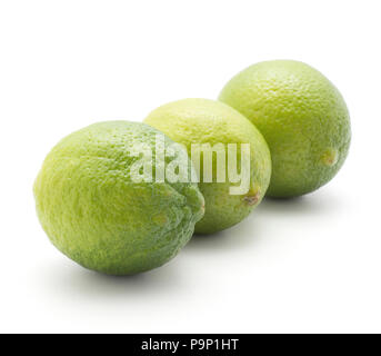 Drei Limes in der Zeile isoliert auf weißem Hintergrund reif und frisch Stockfoto