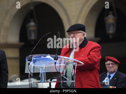 Mai 1, 2017 - Paris, Frankreich: Der Gründer der Front National (FN), Jean-Marie Le Pen gibt eine Rede vor der Jeanne d'Arc Statue. (Mehdi Chebil) (***) Frankreich/KEINE VERKÄUFE IN DEN FRANZÖSISCHEN MEDIEN *** Stockfoto