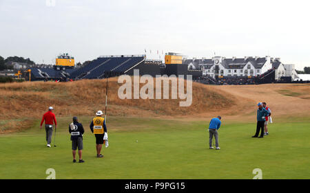 England's Andy Sullivan Schläge auf die 1 grünen am 1. Tag der offenen Meisterschaft 2018 bei Carnoustie Golf Links, Angus. Stockfoto