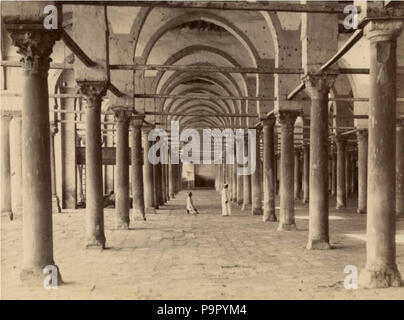 147 Arkaden in der Moschee von 'Amr ibn al-'Als Stockfoto