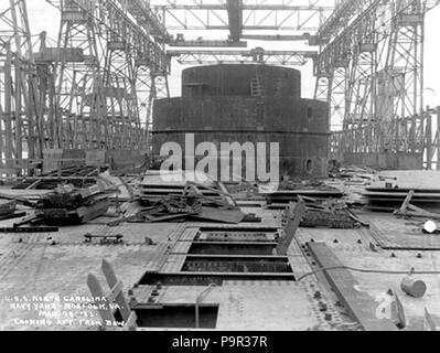 190 BB-52 PCU North Carolina, Aussicht vom Bug nach achtern An den Revolvern Stockfoto