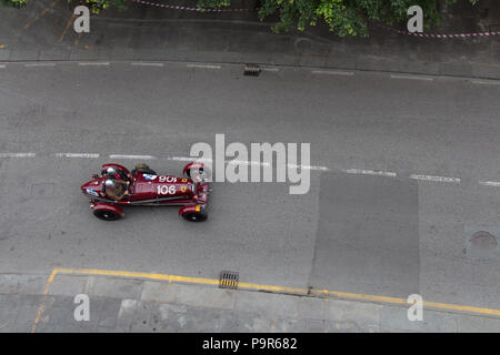 Brescia, Italien - 16 Mai 2018: Alfa Romeo Tipo 2900 P3 1932 ist ein alter Rennwagen Rallye Mille Miglia 2018, der berühmte italienische historische Rennen auf Ma Stockfoto