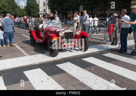 Brescia, Italien - 19. Mai 2018: Alfa Romeo 6C 1750 SUPER SPORT ZAGATO 1929 ist ein alter Rennwagen Rallye Mille Miglia 2018, live Shot an der berühmten ital Stockfoto