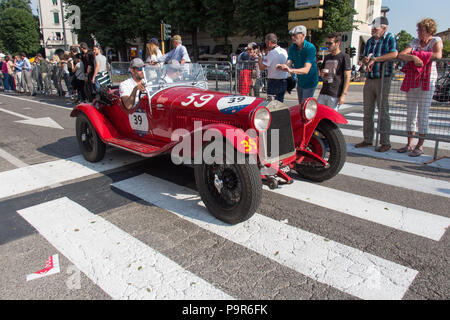 Brescia, Italien - 19. Mai 2018: Alfa Romeo 6C 1750 SUPER SPORT ZAGATO 1929 ist ein alter Rennwagen Rallye Mille Miglia 2018, live Shot an der berühmten ital Stockfoto