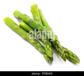 Gruppe von Dampf gekocht Spargel auf weißem Hintergrund Stockfoto