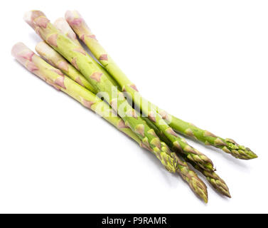 Gruppe von rohem Spargel auf weißem Hintergrund Stockfoto