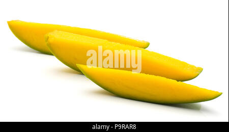 Drei mango Slices auf weißem Hintergrund Stockfoto