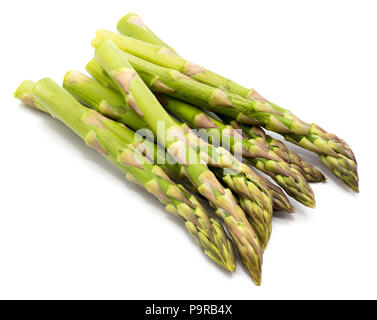 Bündel von rohem Spargel auf weißem Hintergrund Stockfoto