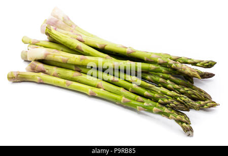 Bündel von rohem Spargel auf weißem Hintergrund Stockfoto