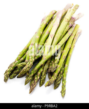 Bündel von rohem Spargel auf weißem Hintergrund Stockfoto