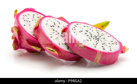 Drei Drachen Fruchtschnitten (Pitaya, Pitahaya) auf weißem Hintergrund Stockfoto