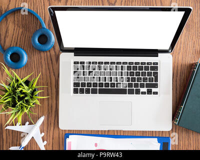 Reisender Geschäftsmann Konzept, Kopfhörer, Topf Gras Stockfoto