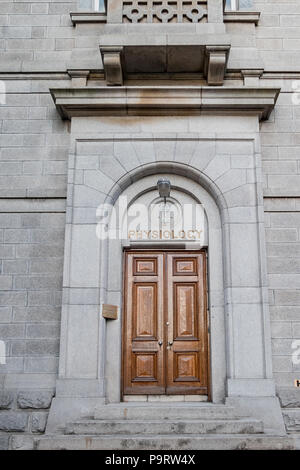 Dublin, Jul 1: Außenansicht des Physiolocy Gebäude im Trinity College am Jun 1, 2018 in Dublin, Irland Stockfoto