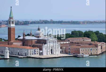 Die Kirche von San Giorgio Maggiore, vom Campanile, Markusplatz, Venedig gesehen Stockfoto