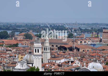 Blick vom Campanile, Markusplatz, Venedig, in Richtung der Arsenale. Stockfoto