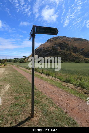 Zeichen auf John Muir und North Berwick Gesetz Schottland Juli 2018 Stockfoto