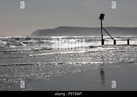 Klippen am Saltburn durch das Meer von marske Sands, Yorkshire, England, UK gesehen Stockfoto