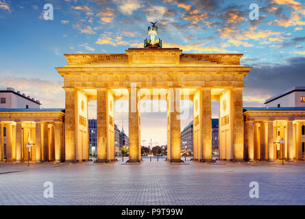 Berlin - Brandenburger Tor bei Nacht Stockfoto