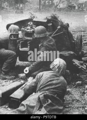 Zweiter Weltkrieg (1939-1945). Udssr. Schlacht von Stalingrad. Gekämpft zwischen der deutschen und der sowjetischen Armee (August 1942 - Februar 1943). Deutsche Soldaten feuern ein Anti-tank Weapon PAK 38. Fotografie. Stockfoto